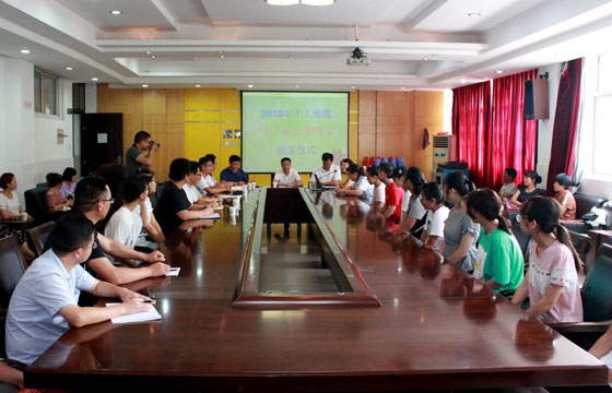 爱心助学 助梦翱翔 : 第三批“新宝GG励志助学金”20万元昨日发放