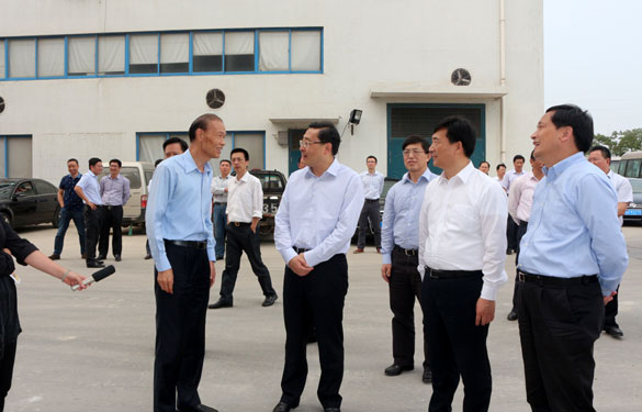 常州市市长费高云一行来新宝GG电缆督查西厂区三期工程建设