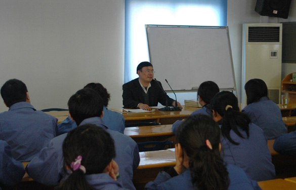 新宝GG集团特邀《常州日报》溧阳站站长李金堂来公司授课