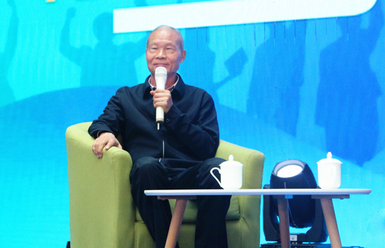 受邀加入“青蓝接力”工程启动仪式，，丁山华寄语青年企业家： 勤劳、专一、实干