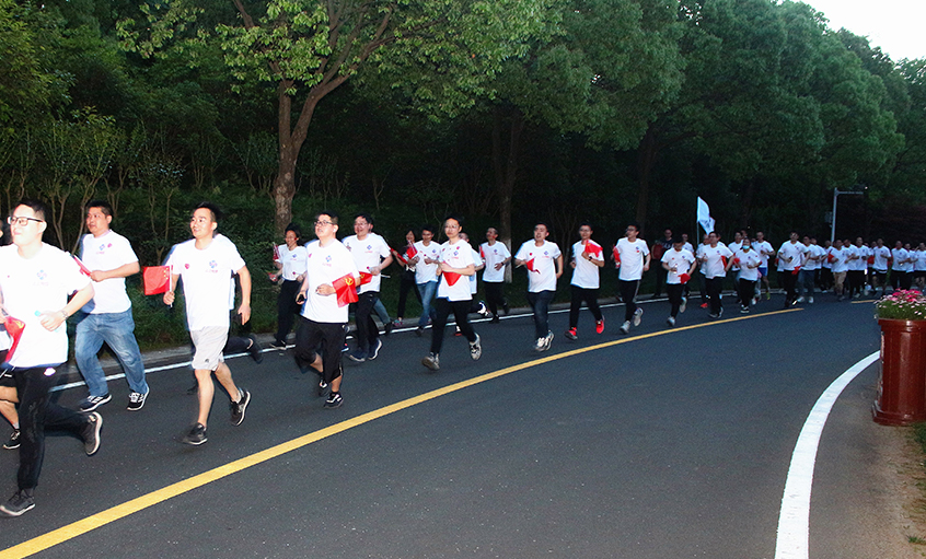 不忘初心 逐梦奔驰——新宝GG电缆举行“学党史、跟党走、铭党恩”夜跑活动