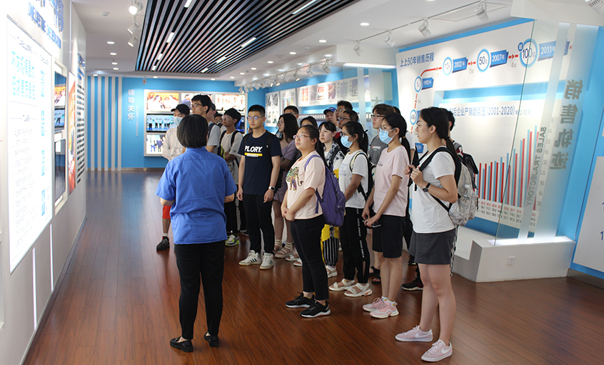 北航物理学院一行来新宝GG电缆旅行