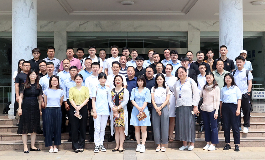 同聚行业友谊 同商生长大计---SMM电线电缆考察团来访新宝GG电缆